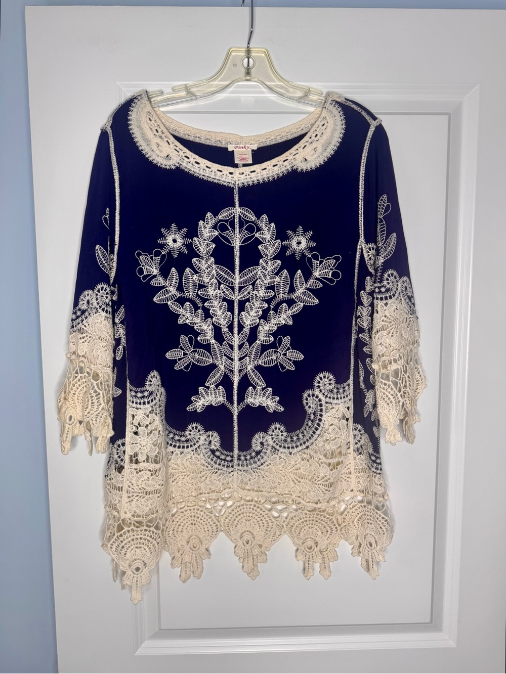 ๐6/$15๐ Navy & Cream Top - Picture 4 of 5